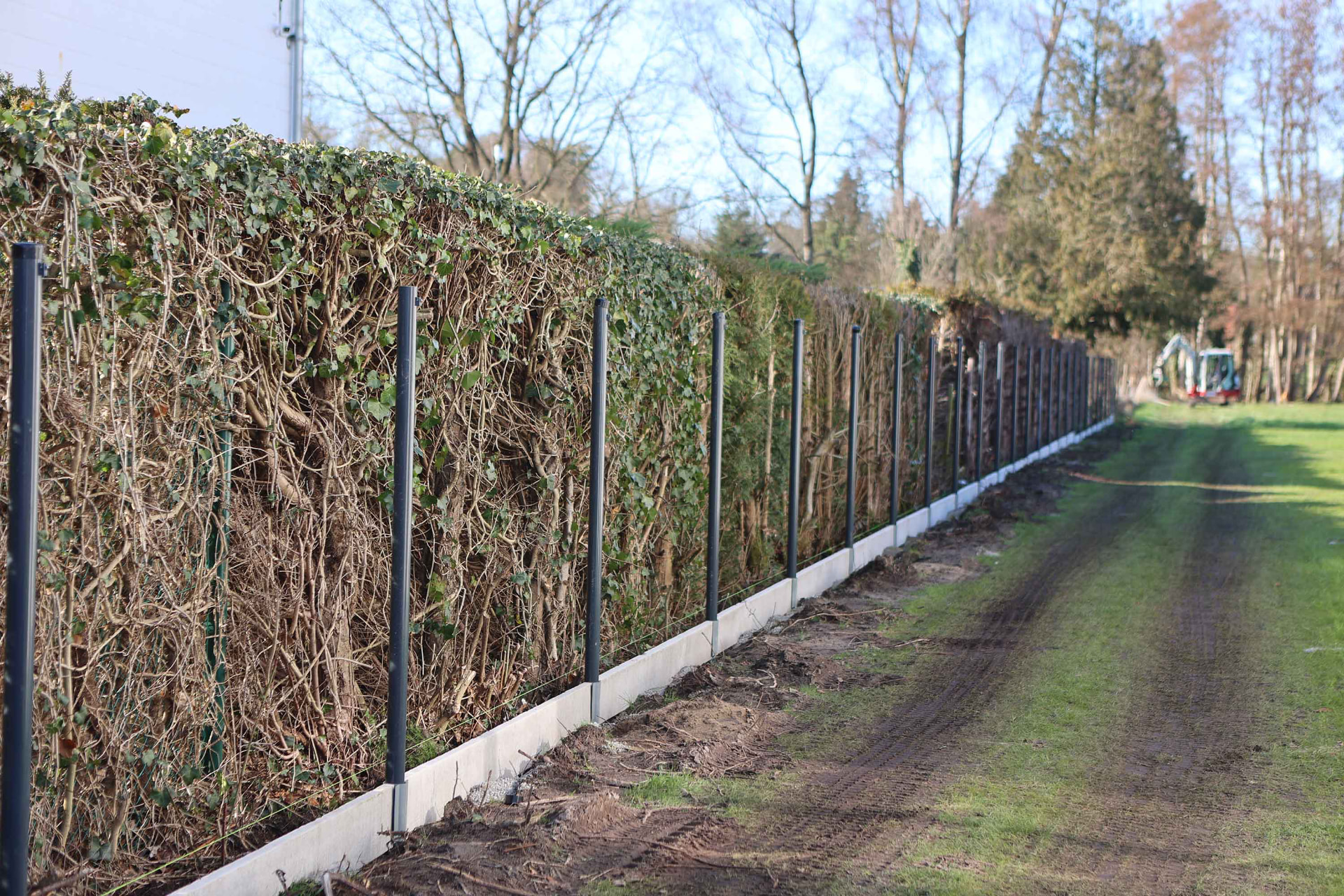 Aanleg en grondwerk van de tuin door Hoffelijk